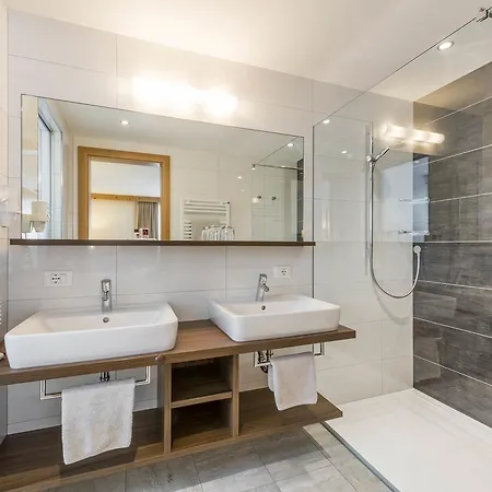 Hotel Stoa - Elegant & Romantic Guest House - 